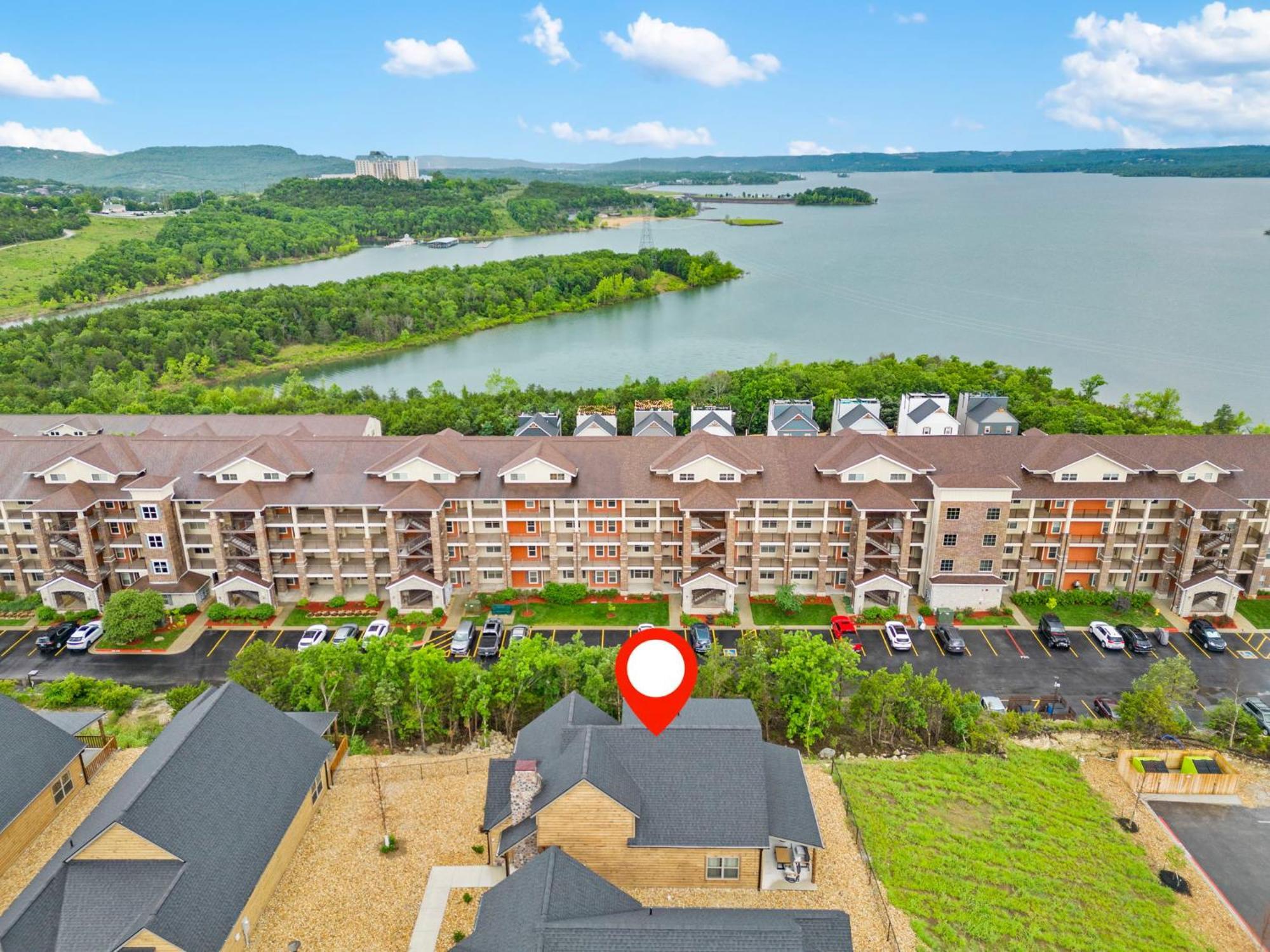 Holiday home Golf Simulator- Private Hot Tub- Views- Free Daily Tickets- Close To Attractions Branson