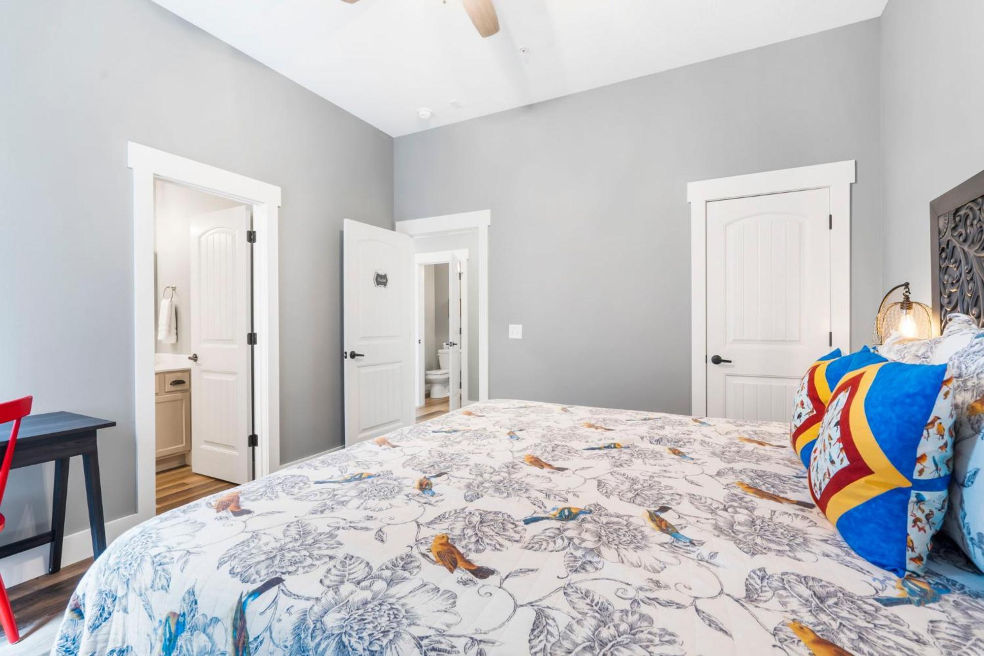 Holiday home Table Rock Views, Double Sided Fireplace, Free Attraction Tickets, Air Hockey Branson