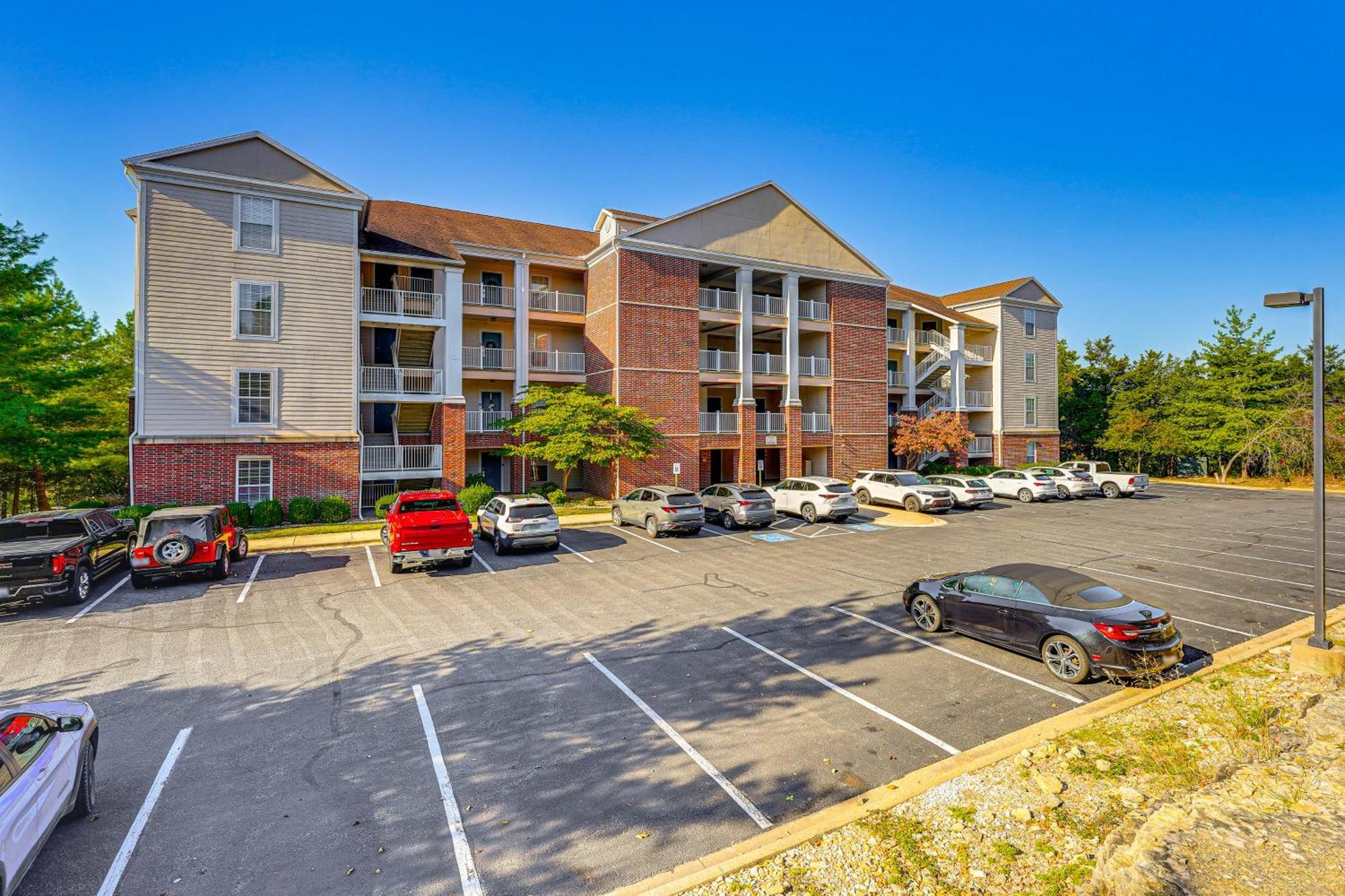 Quiet With Patio 3 Mi To Dtwn Branson! Apartment Branson