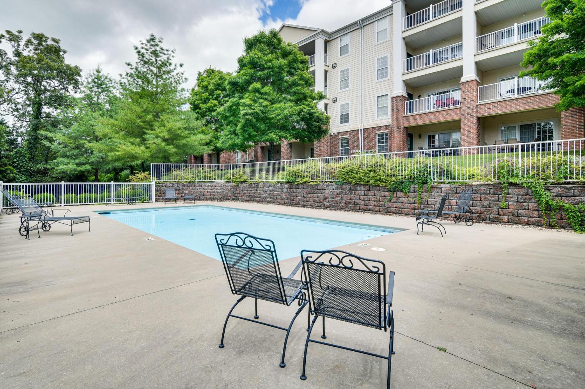 Apartment Quiet With Patio 3 Mi To Dtwn Branson! *