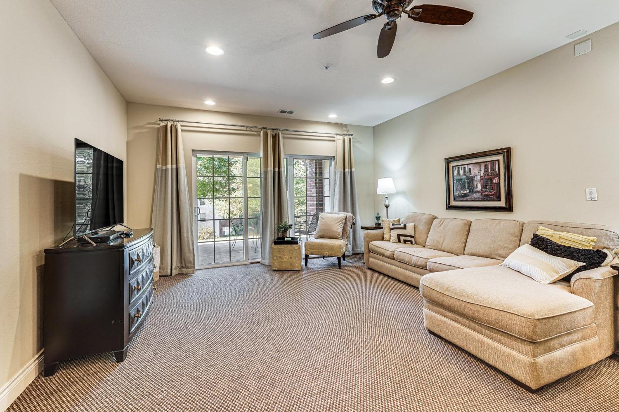 Quiet With Patio 3 Mi To Dtwn Branson!