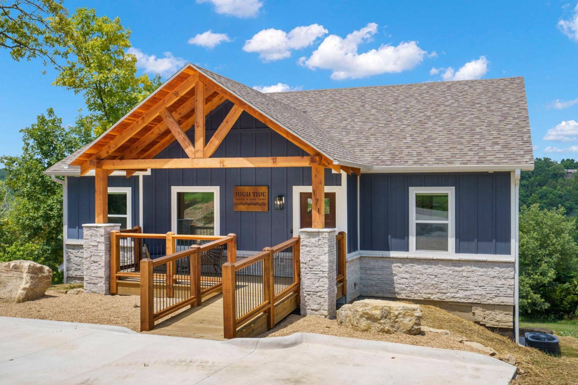 Holiday home Private Hot Tub, New In Trophy Run, Cmty Outdoor Pool, Free Daily Tickets To Local Attractions!