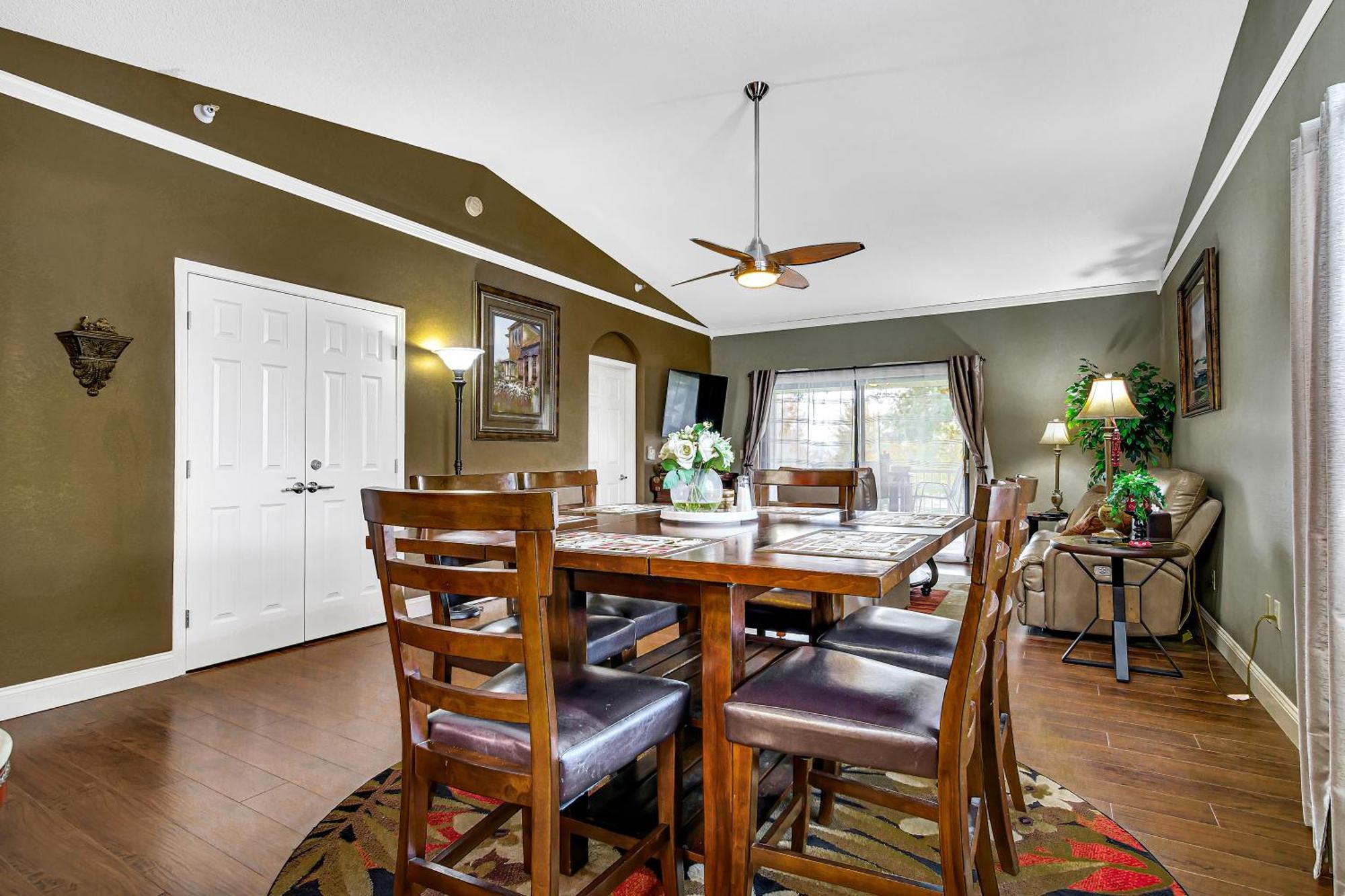 View At The Foothills Apartment *