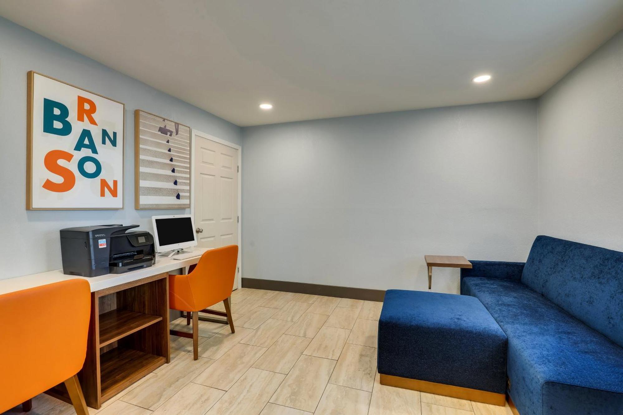 Express & 76 By Ihg Branson