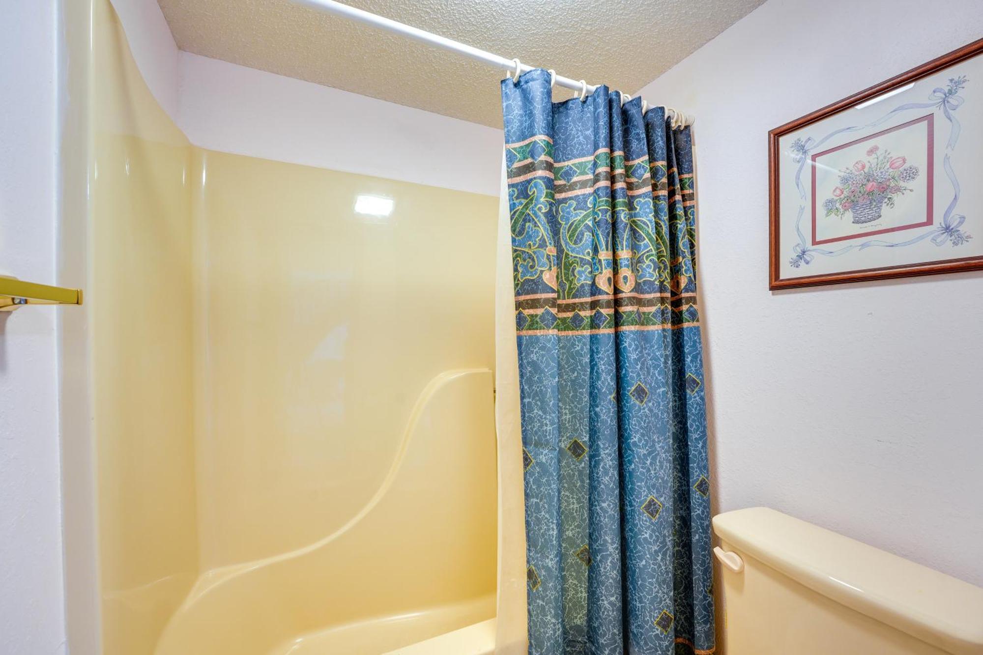 Apartment Cozy With Golf Course View In Branson! *