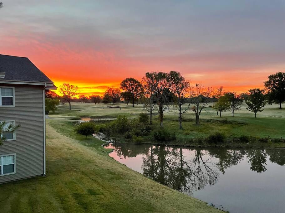 Penthouse On Golf Course. Close To Landing! Apartment *