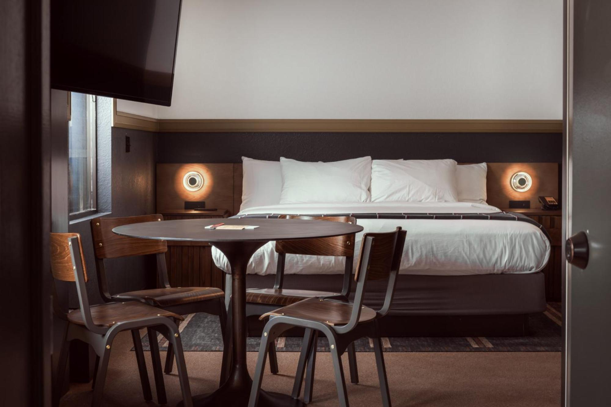 The Ozarker Motel 4*