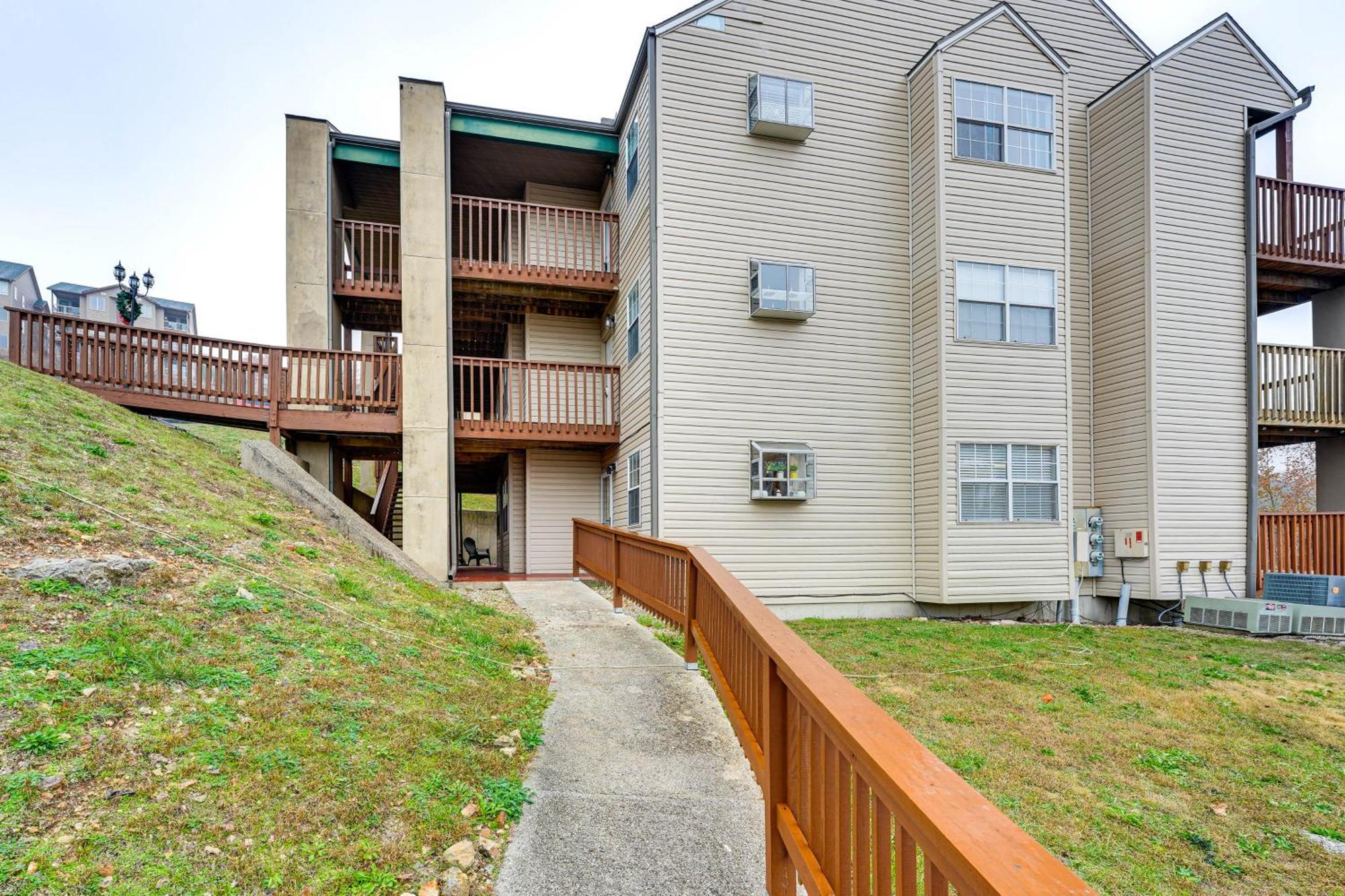 With View 1 Mi To Silver Dollar City! Apartment *