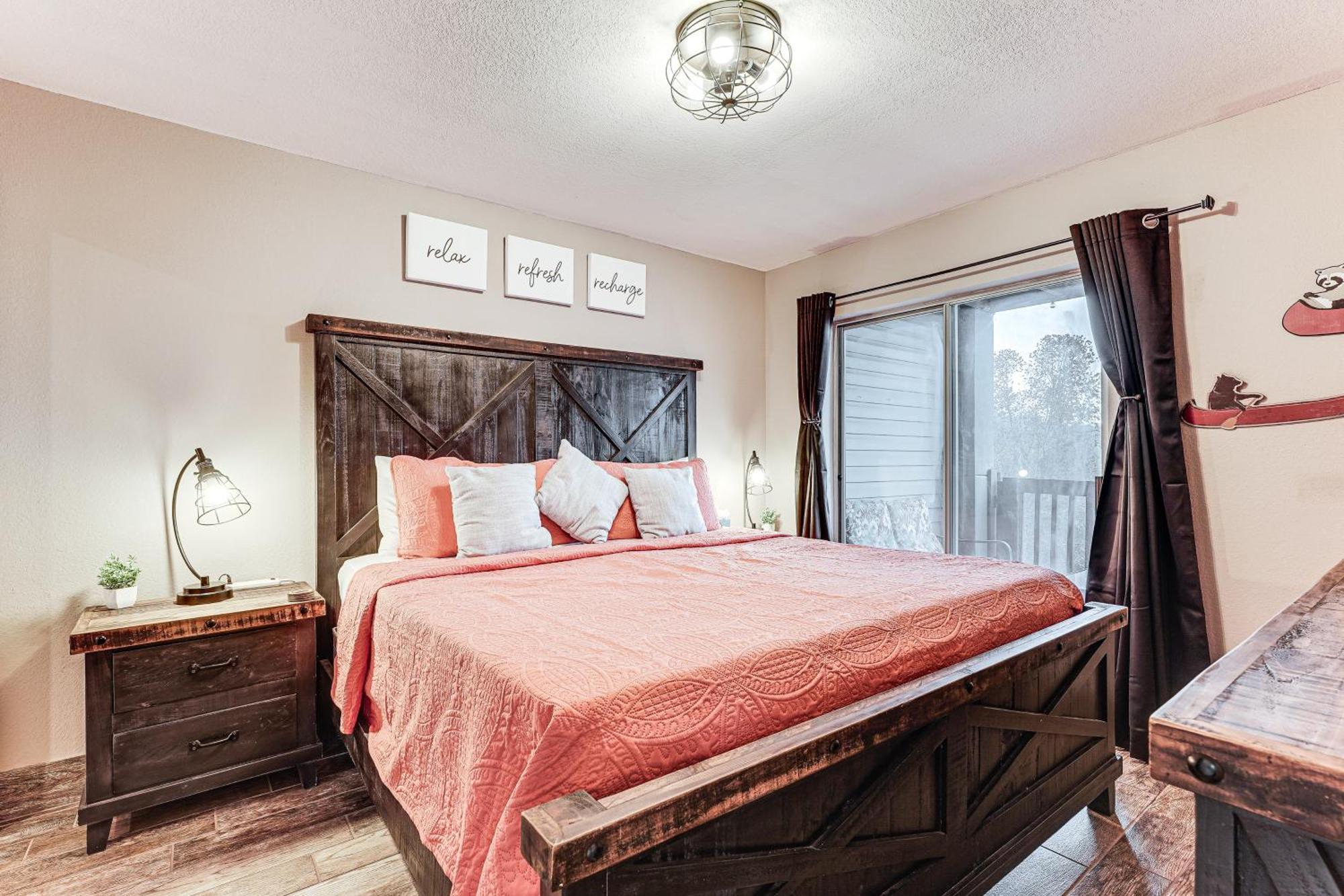 Apartment With View 1 Mi To Silver Dollar City! *