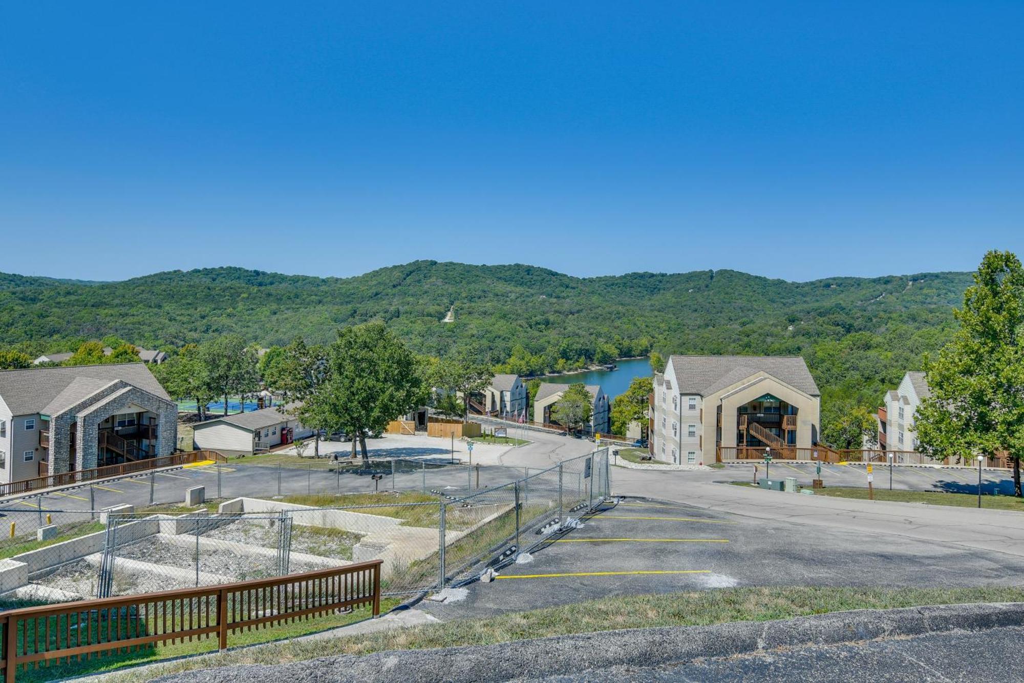 With View 1 Mi To Silver Dollar City! Apartment Branson
