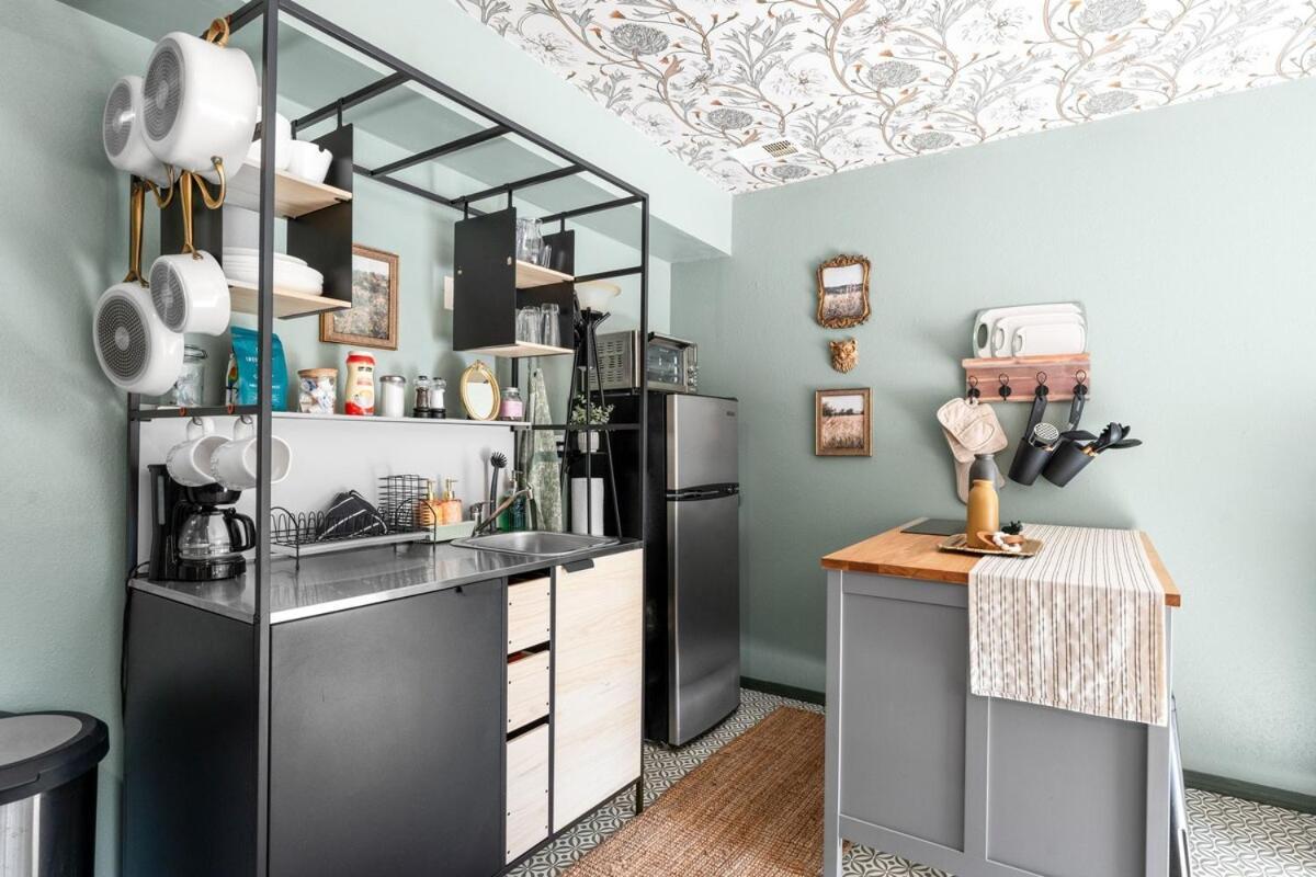 Apartment Walk-in W Patio, Pets Ok! *
