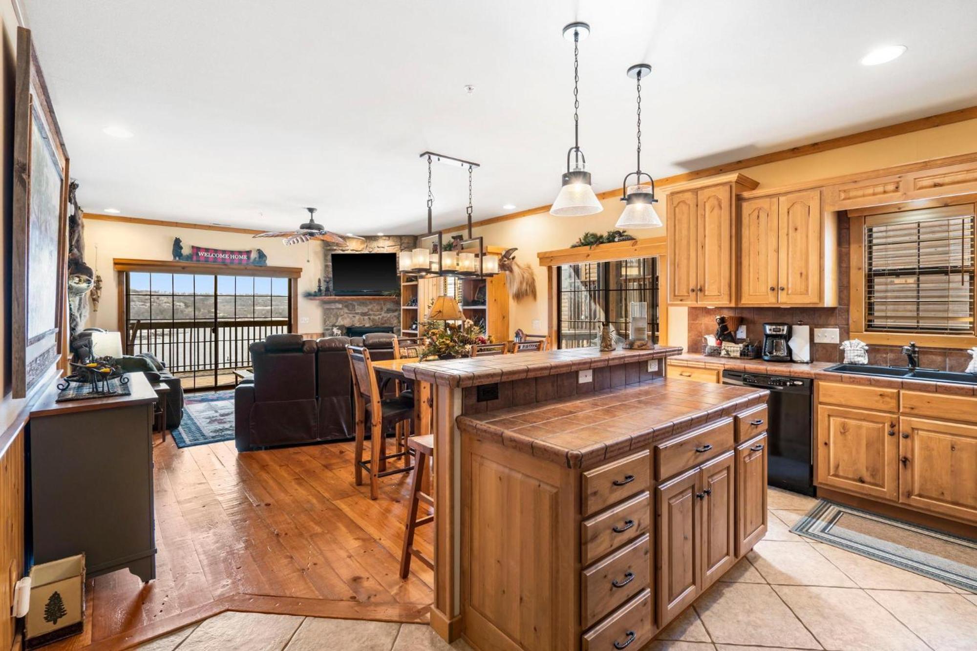 Holiday home 2br Village At Indian Point 1608 Near Sdc - Free Tickets Daily Up To $500 Branson