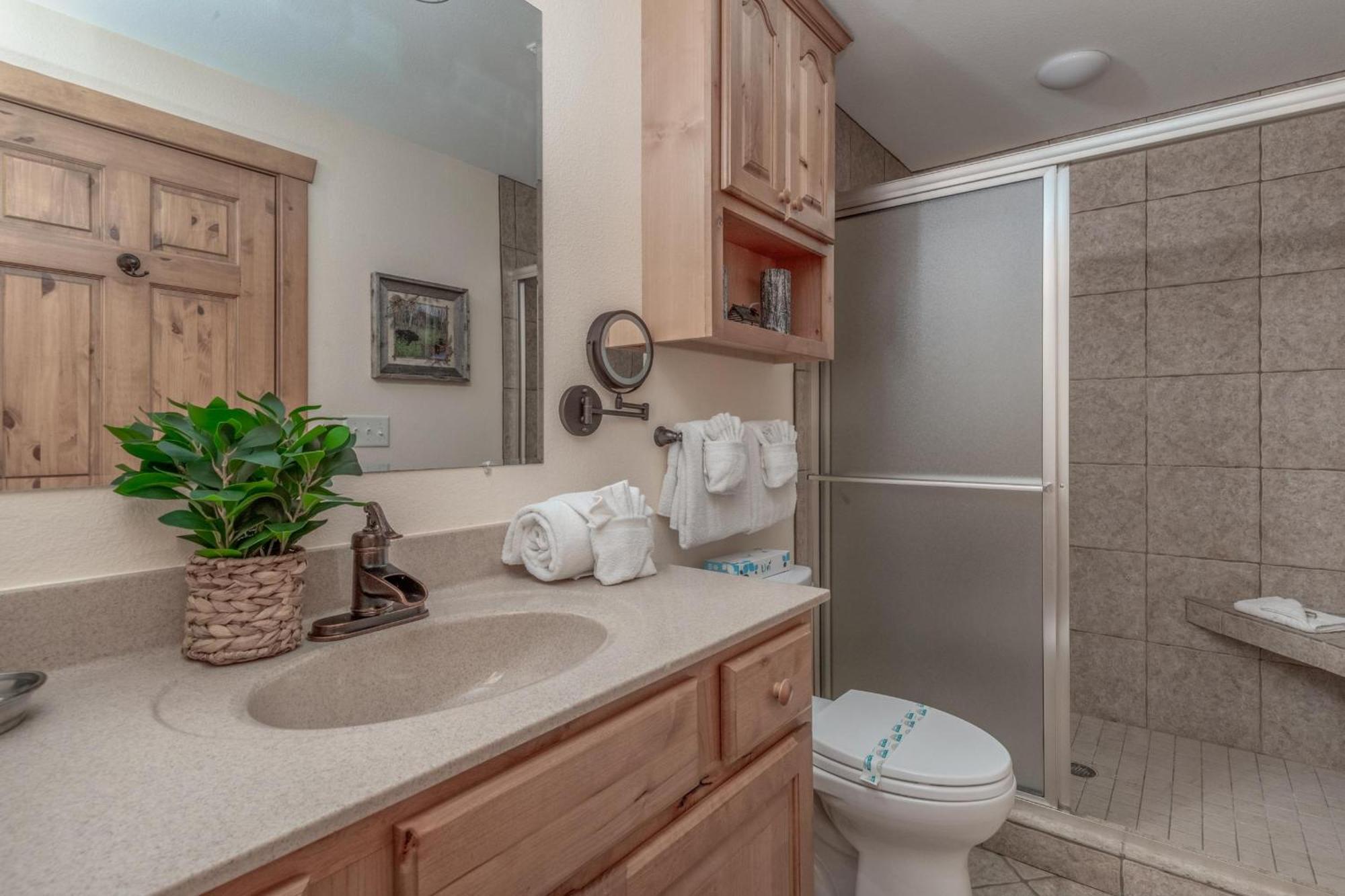 Holiday home 2br Village At Indian Point 1706 Near Sdc - Free Tickets Daily Up To $500 Branson
