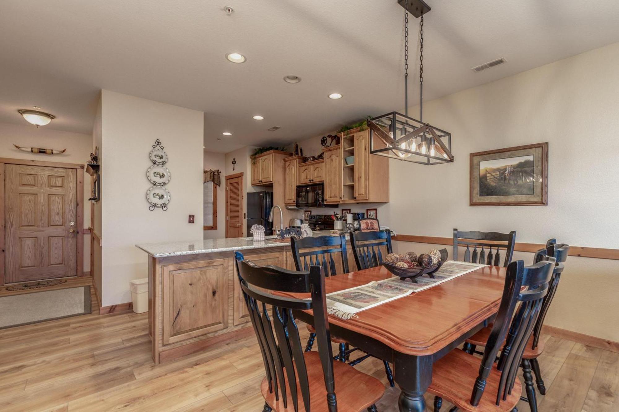2br Village At Indian Point 1807 Near Sdc - Free Tickets Daily Up To $500 Branson