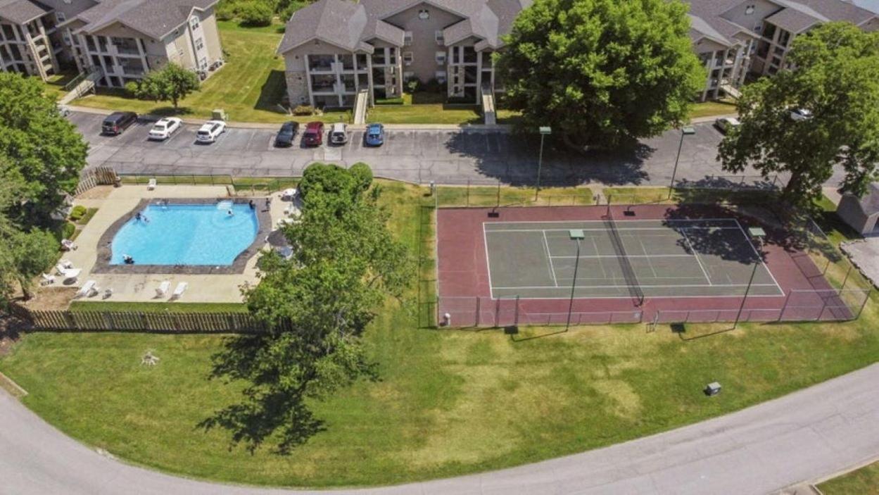 Apartment Luxurious At Hills - Beautifully Updated And Affordable - Family Amenities - No Steps *
