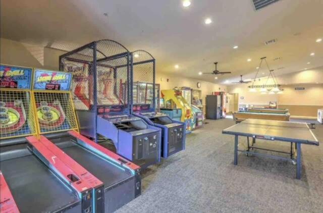Apartment Luxurious At Hills - Beautifully Updated And Affordable - Family Amenities - No Steps