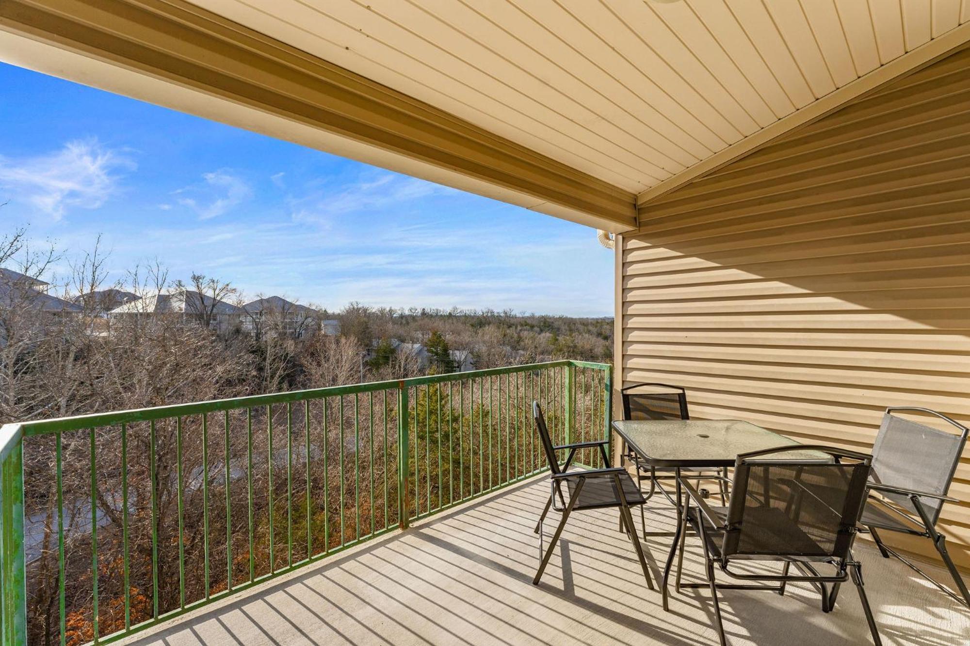 Cozy Top Floor 2Br Condo With View And Amenities!! Branson