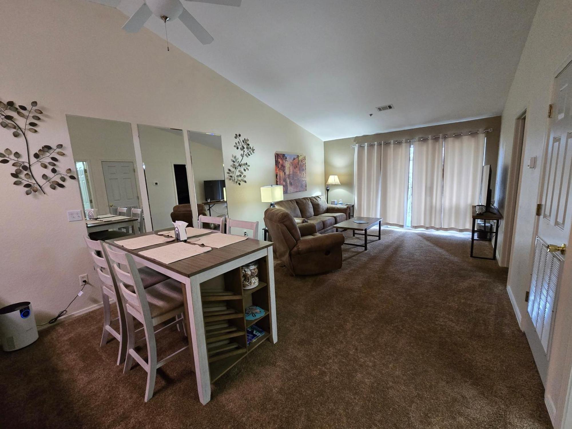 Swan's Couples Getaway Apartment *