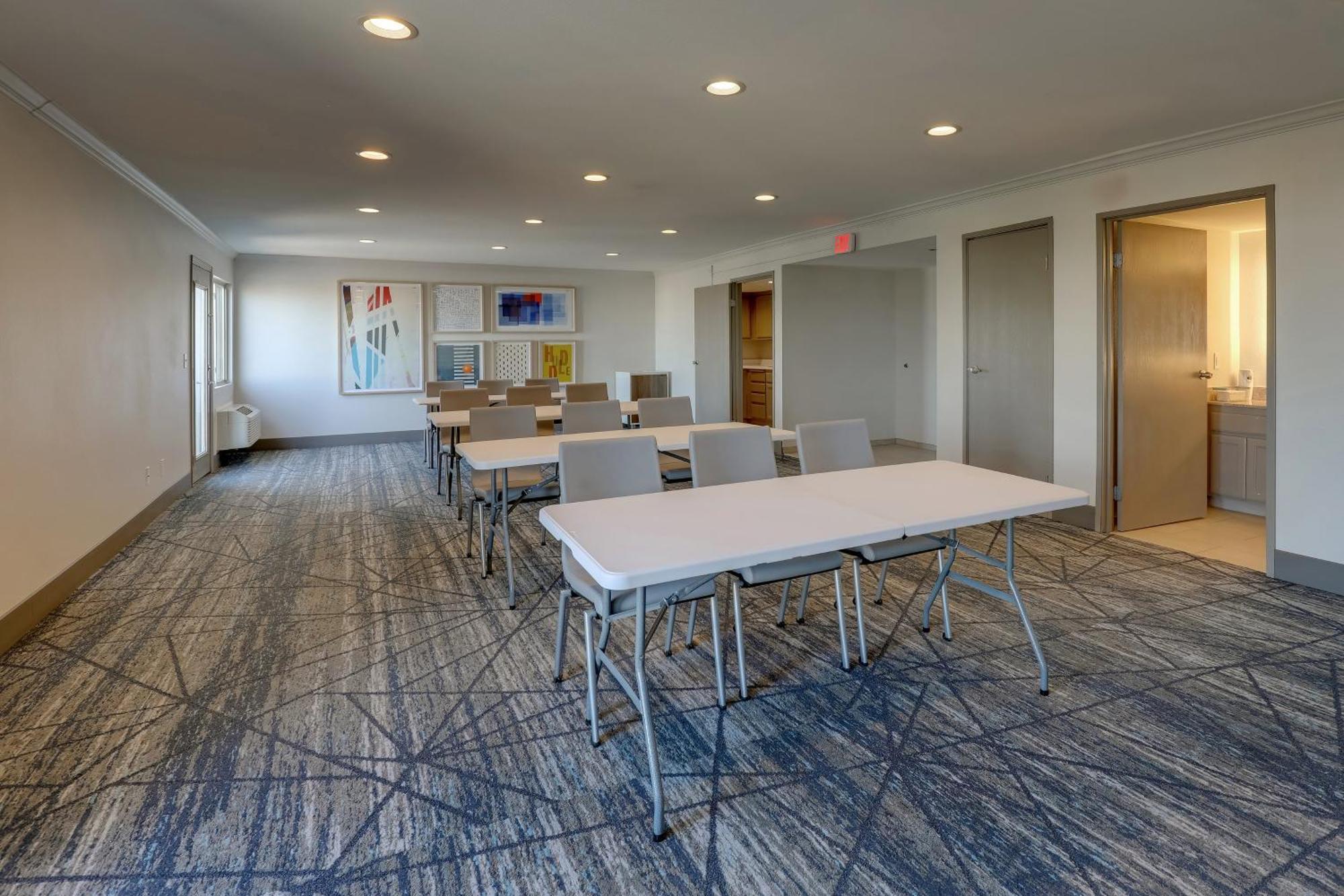 Hotel Express & 76 By Ihg