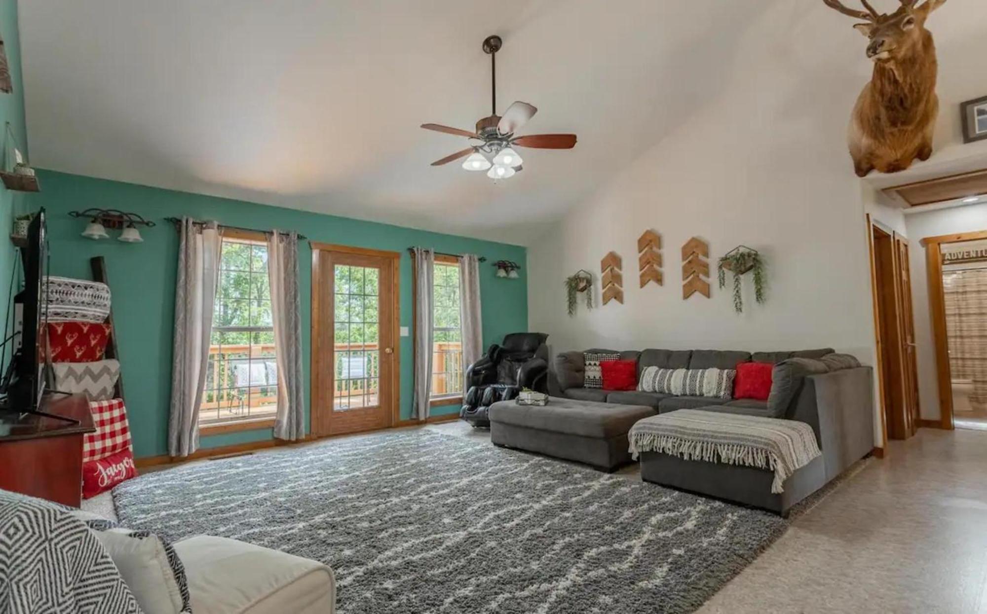 5 Bed Mountain View Retreat Branson