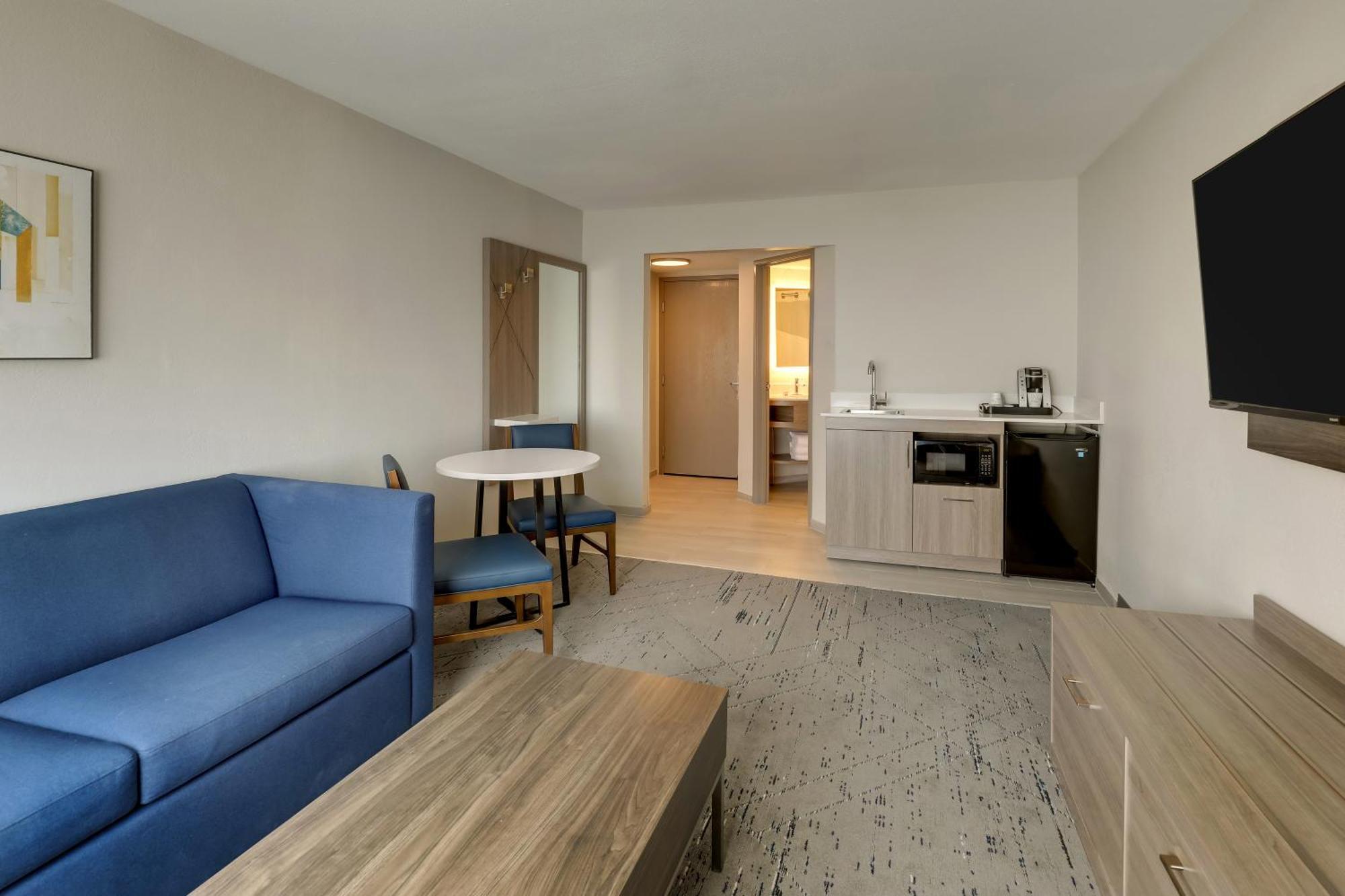 Express & 76 By Ihg Hotel Branson