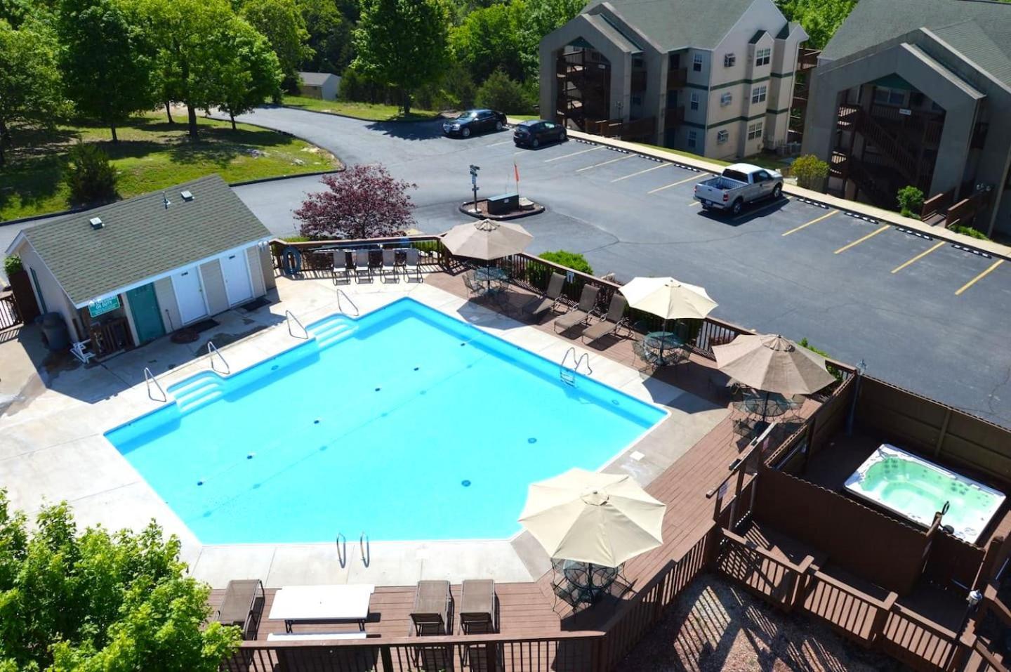 Apartment The Cove No Wake Zone 21-2 By Sdc, Big Deck, Pool, Hot Tub, By Branson