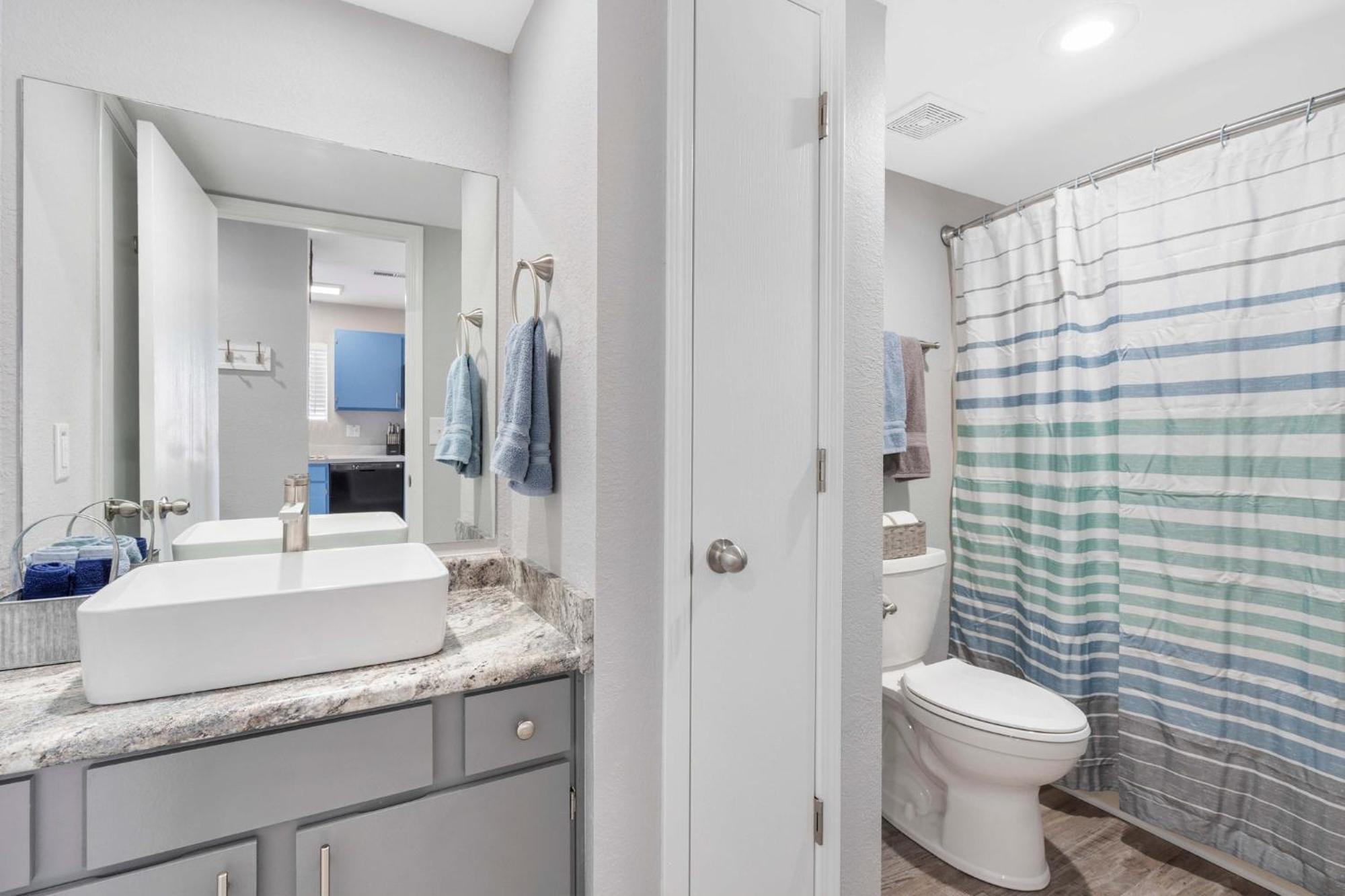 Apartment The Cove No Wake Zone 21-2 By Sdc, Big Deck, Pool, Hot Tub, By *