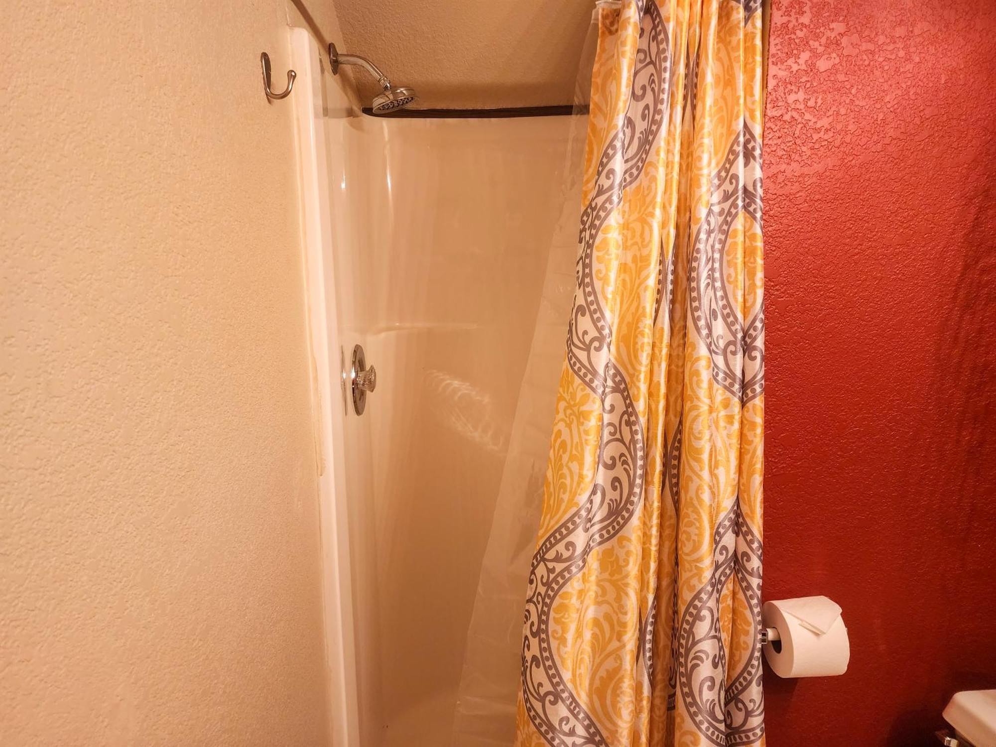 Holiday home 2br Cozy - Centrally Located - Free Activities Included - Stairs Required - Fc25-7 *