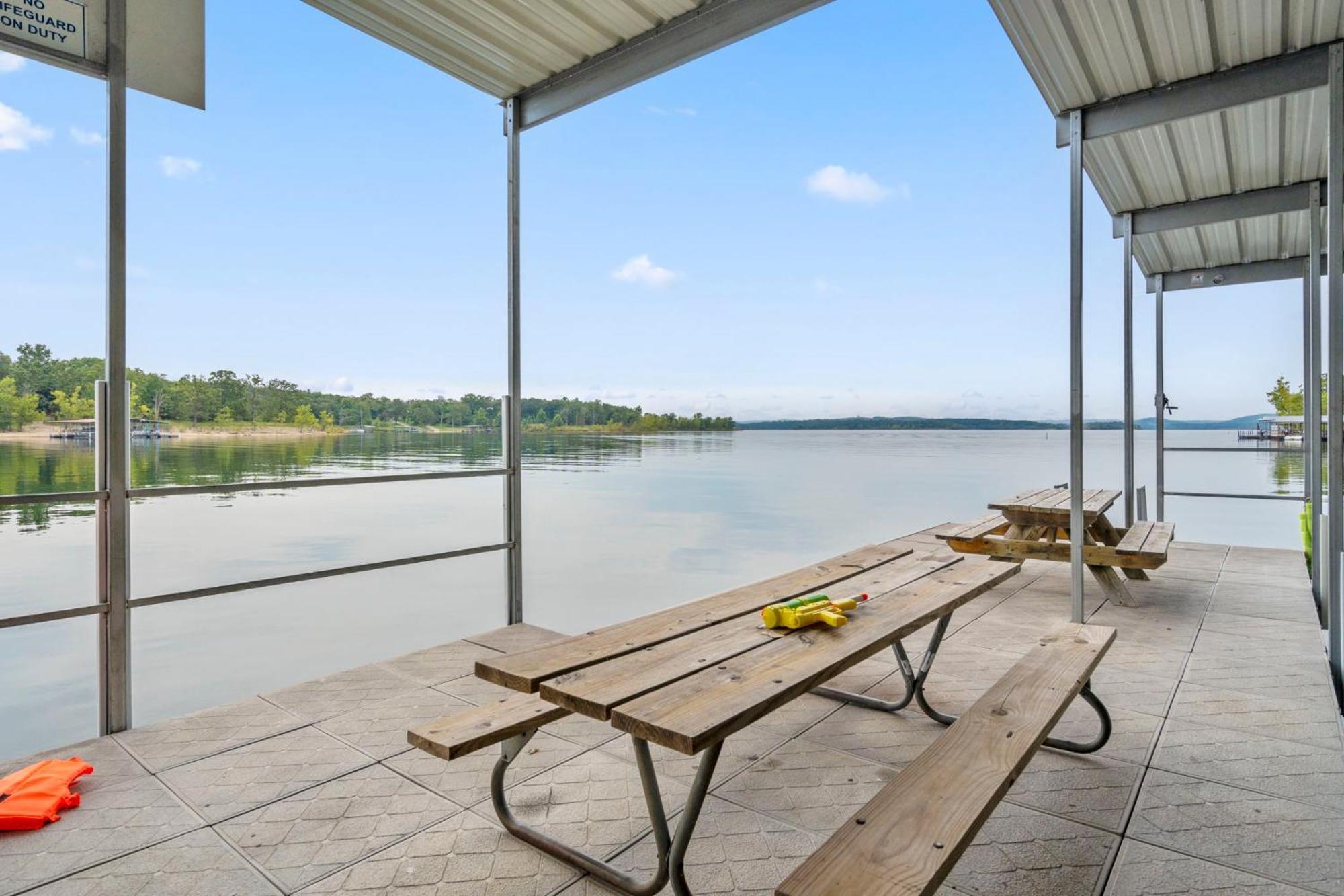 Over My Head Lakefront Holiday home *