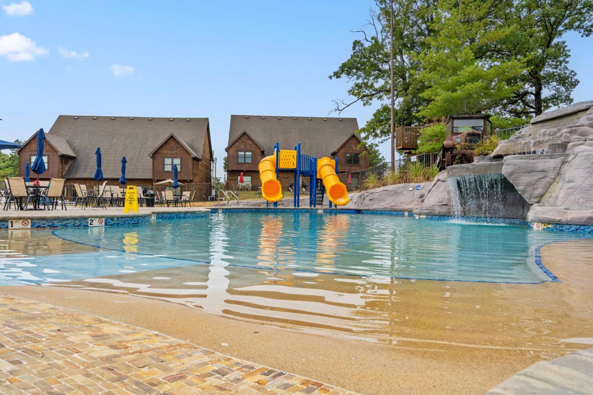 Over My Head Lakefront Holiday home Branson