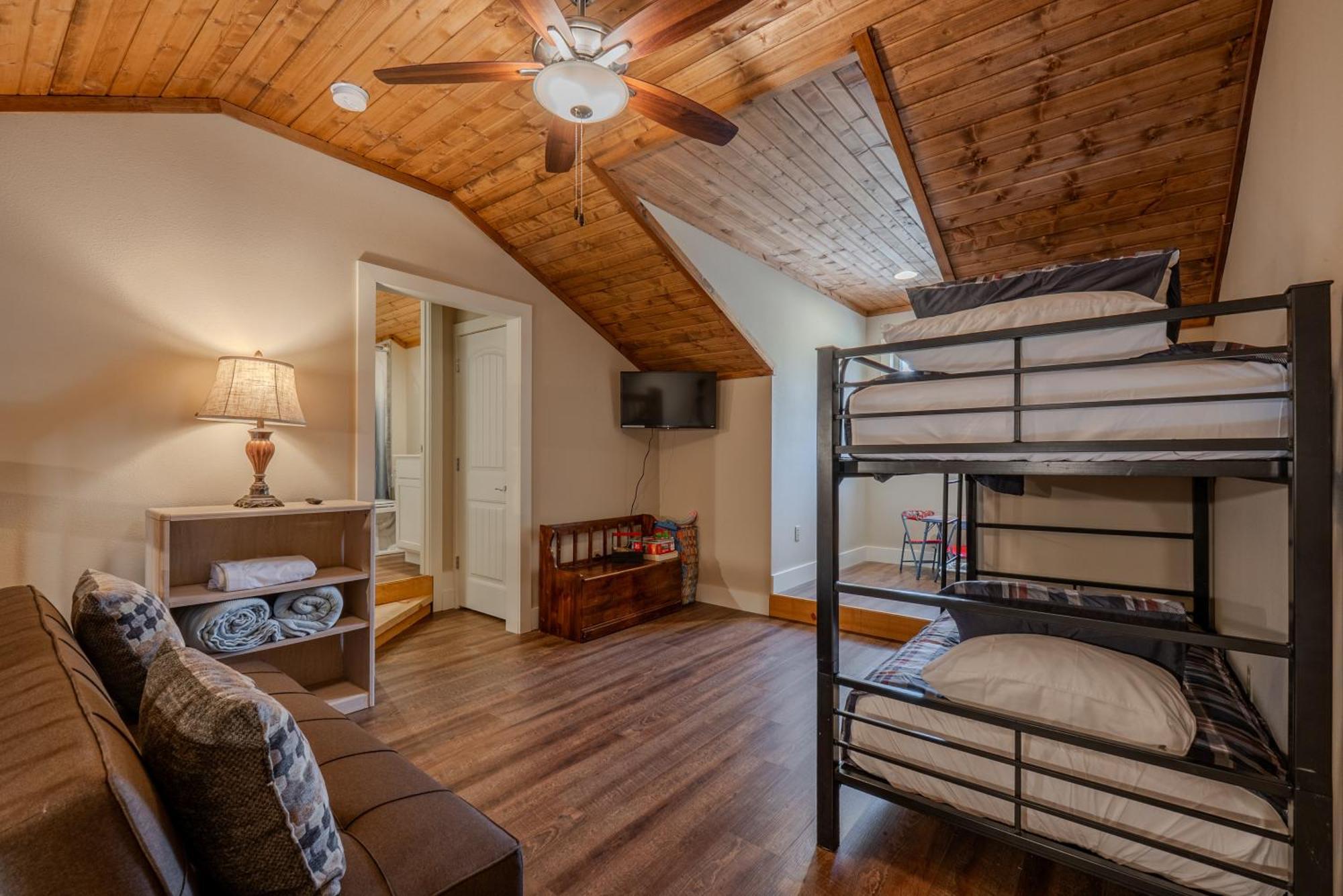 3br Walk-in With Loft - Pool - Access - Free Tickets Included - Rh230b Holiday home Branson