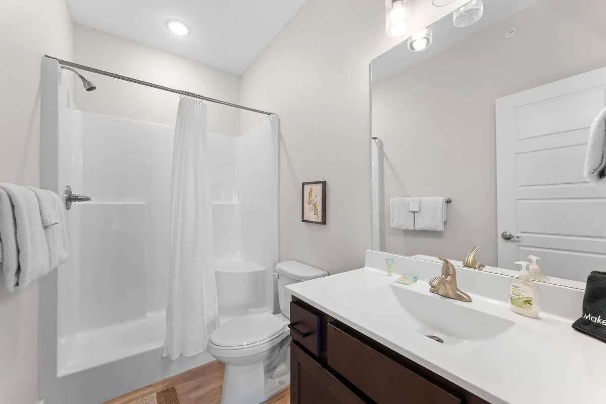 Modern Retreat Whot Tub Arcade & Stunning Views Holiday home Branson