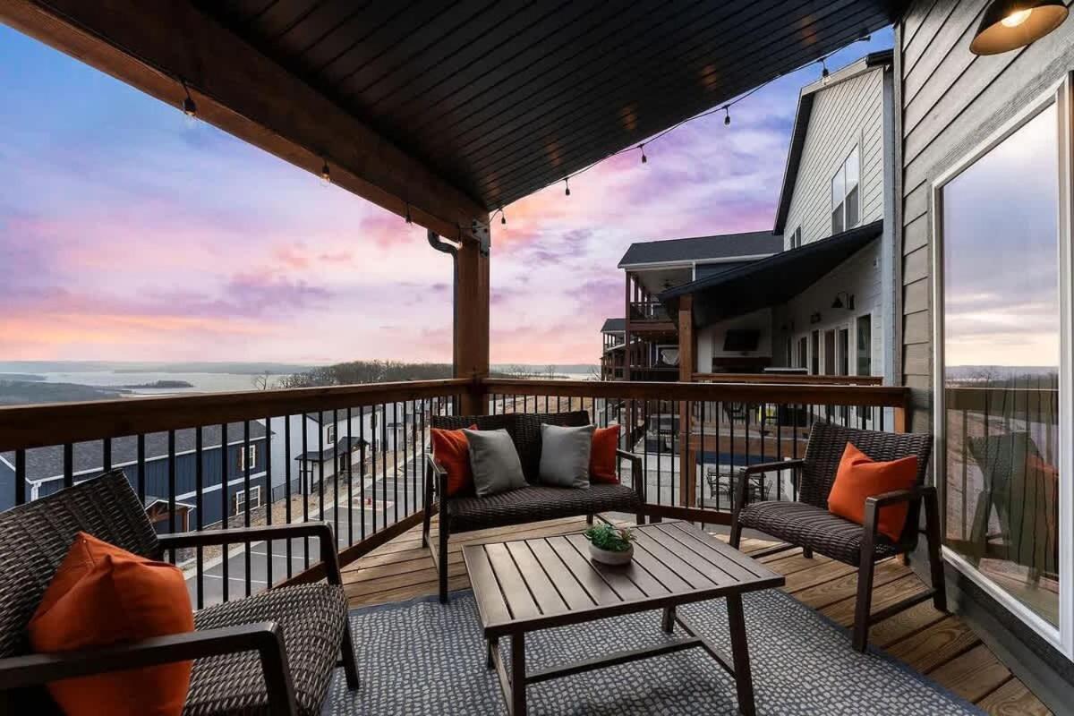 Holiday home Modern Retreat Whot Tub Arcade & Stunning Views Branson