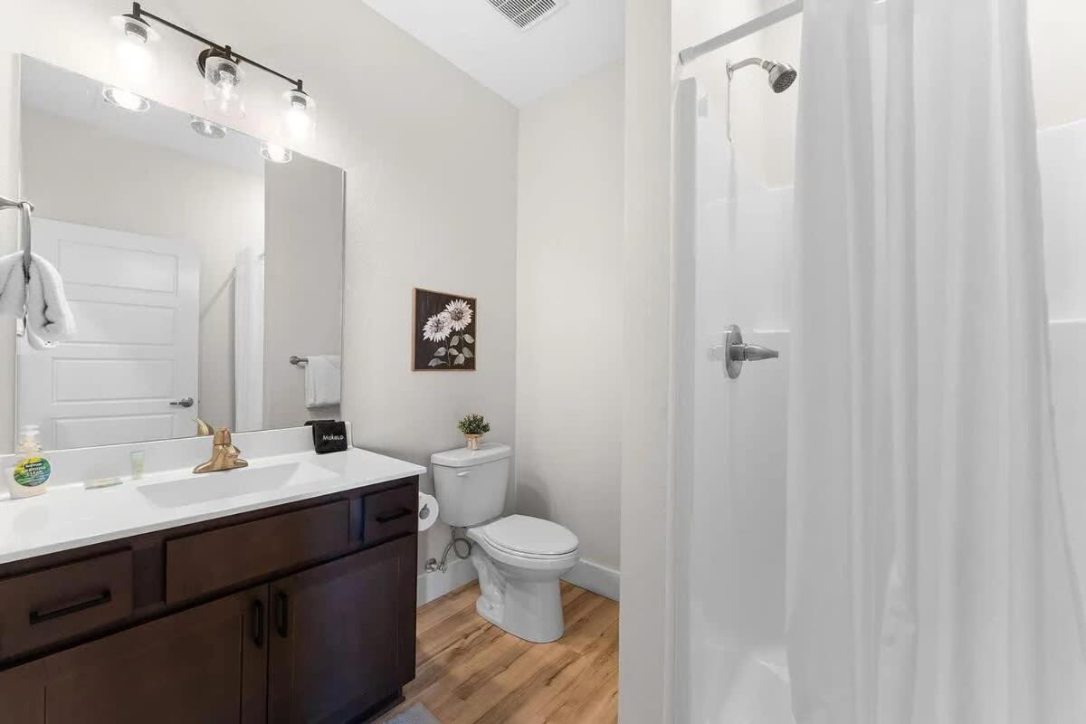 Modern Retreat Whot Tub Arcade & Stunning Views Holiday home