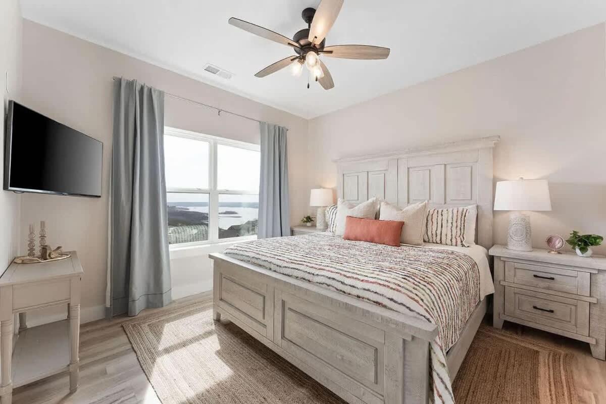 Modern Retreat Whot Tub Arcade & Stunning Views Holiday home Branson