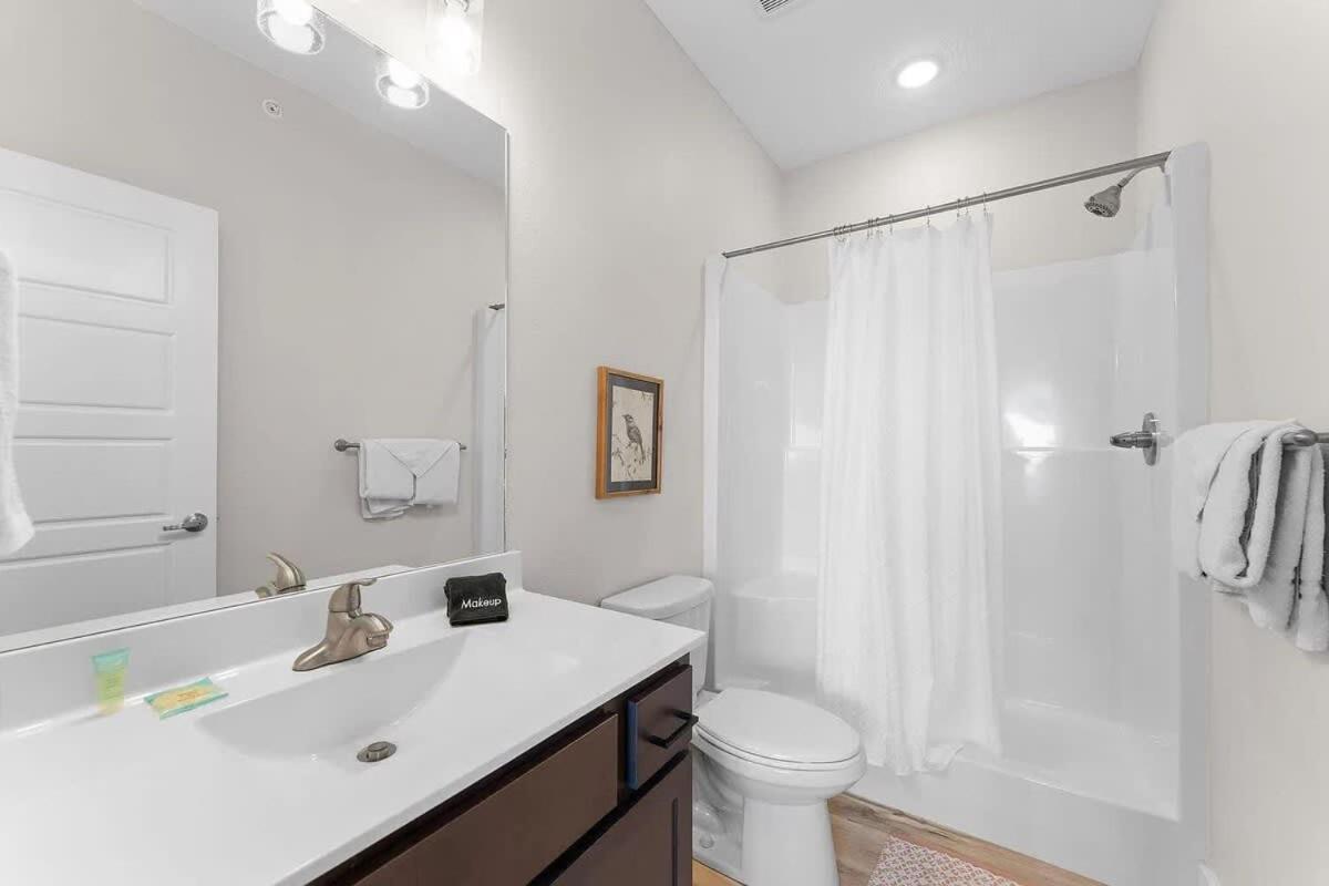 Modern Retreat Whot Tub Arcade & Stunning Views Branson