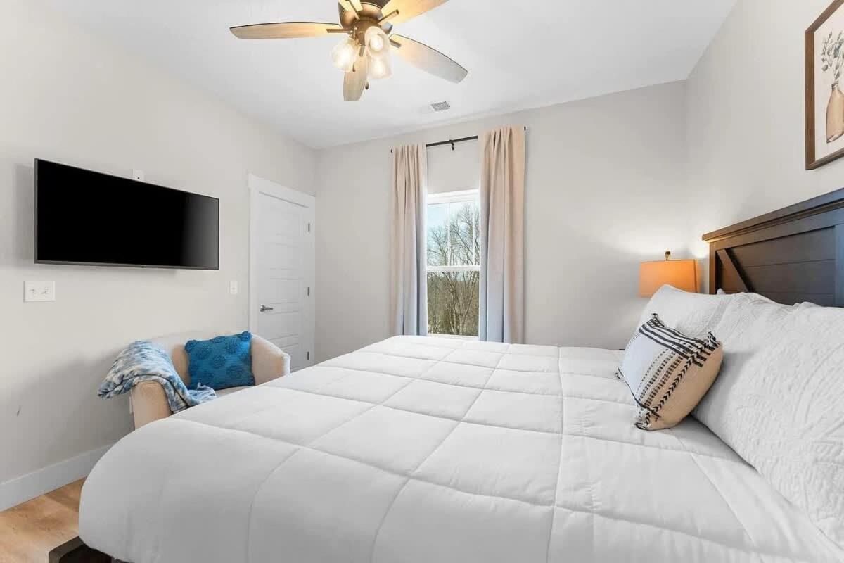 Modern Retreat Whot Tub Arcade & Stunning Views * Branson