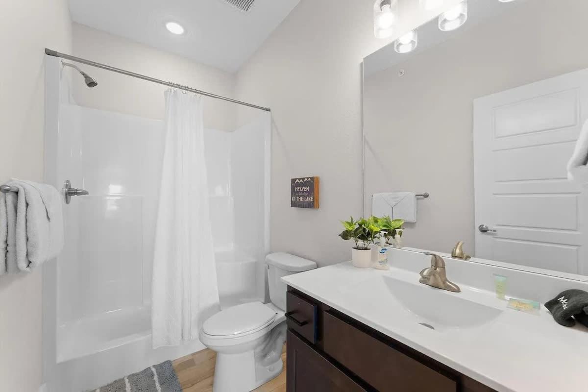 Holiday home Modern Retreat Whot Tub Arcade & Stunning Views Branson