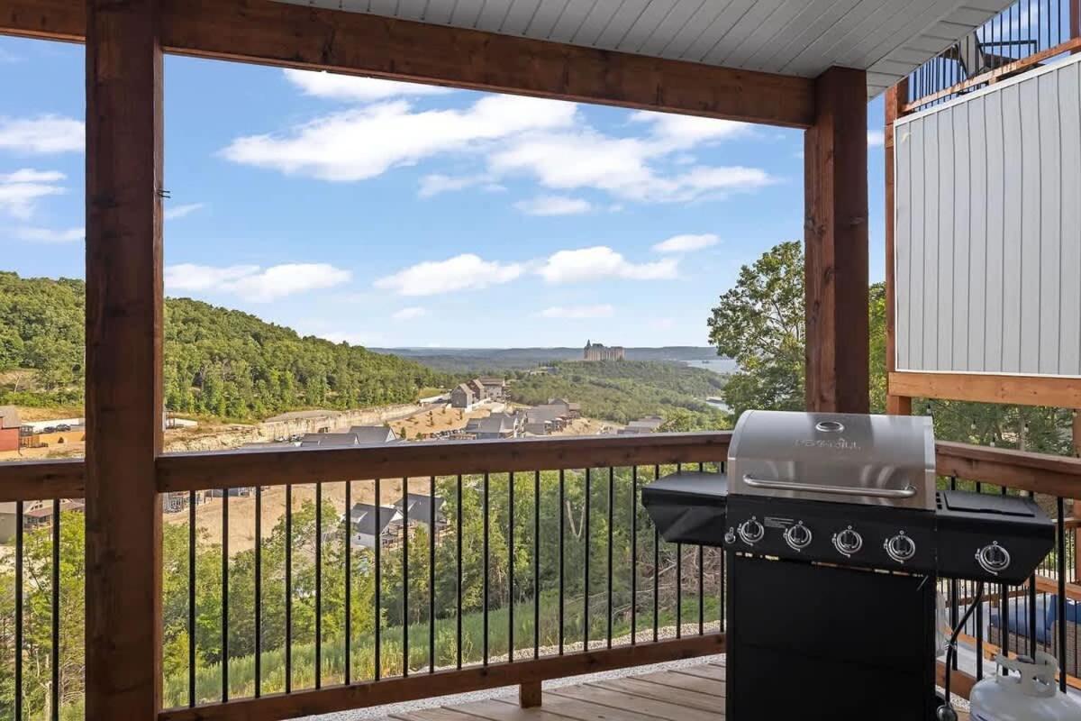 Cozy Table Rock W Hot Tub & Game Holiday home Branson