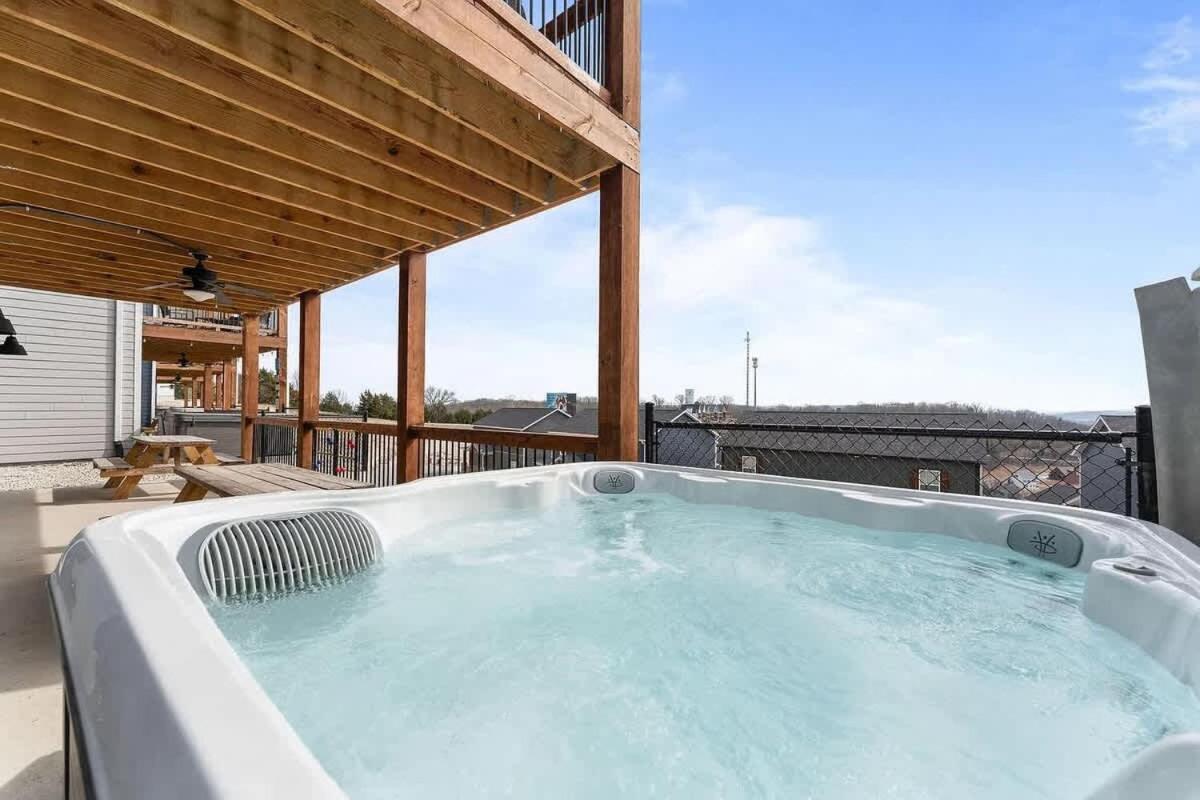 Modern Retreat Whot Tub Arcade & Stunning Views Holiday home