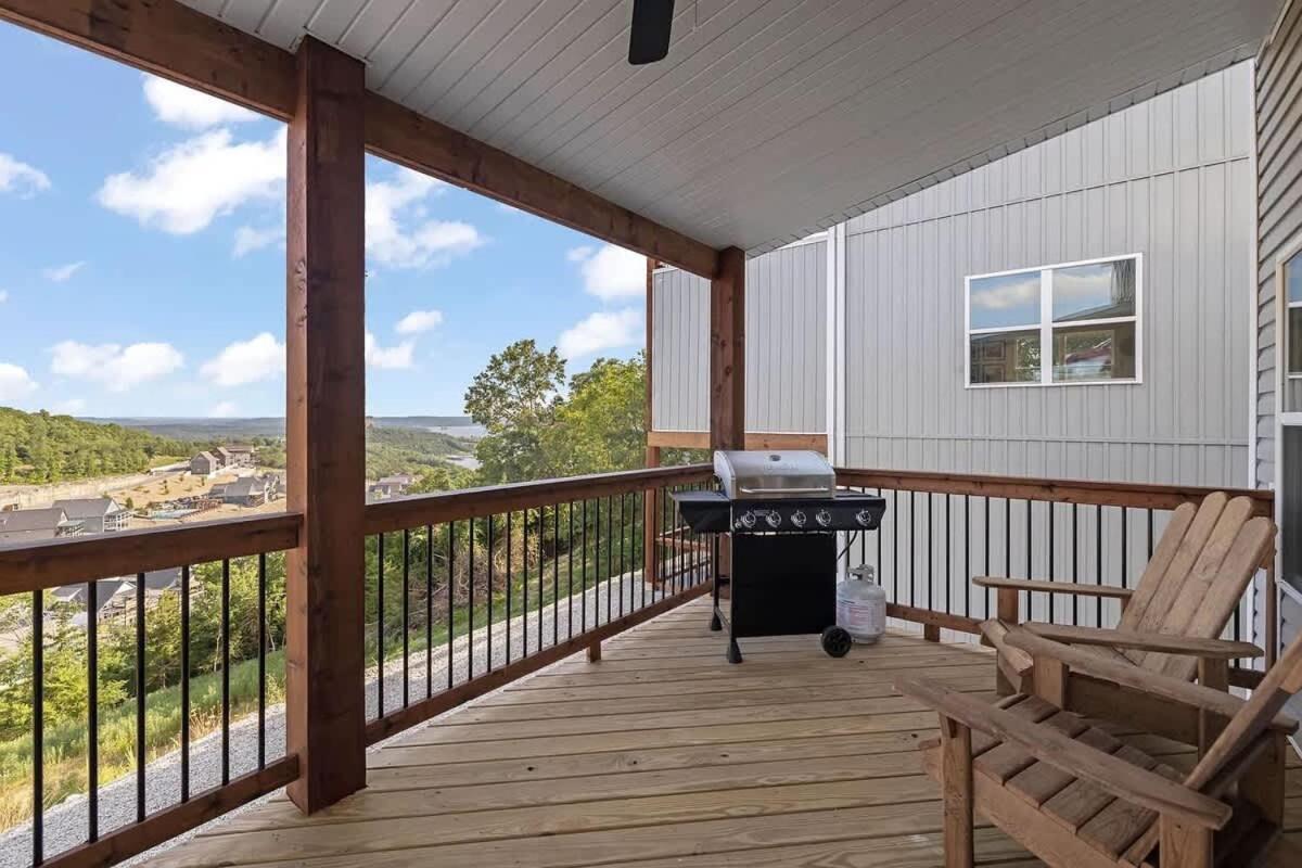 Cozy Table Rock W Hot Tub & Game Holiday home Branson