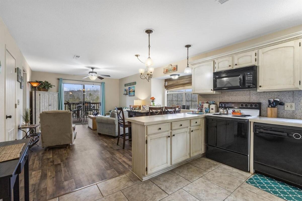 Apartment The Cove 9-4 By Sdc, Big Deck, Pool, Hot Tub, Lake View, No Stairs *