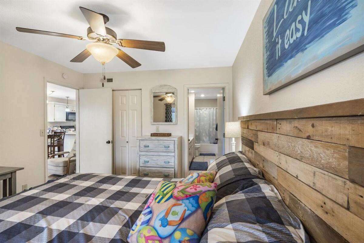 Apartment The Cove 9-4 By Sdc, Big Deck, Pool, Hot Tub, Lake View, No Stairs *