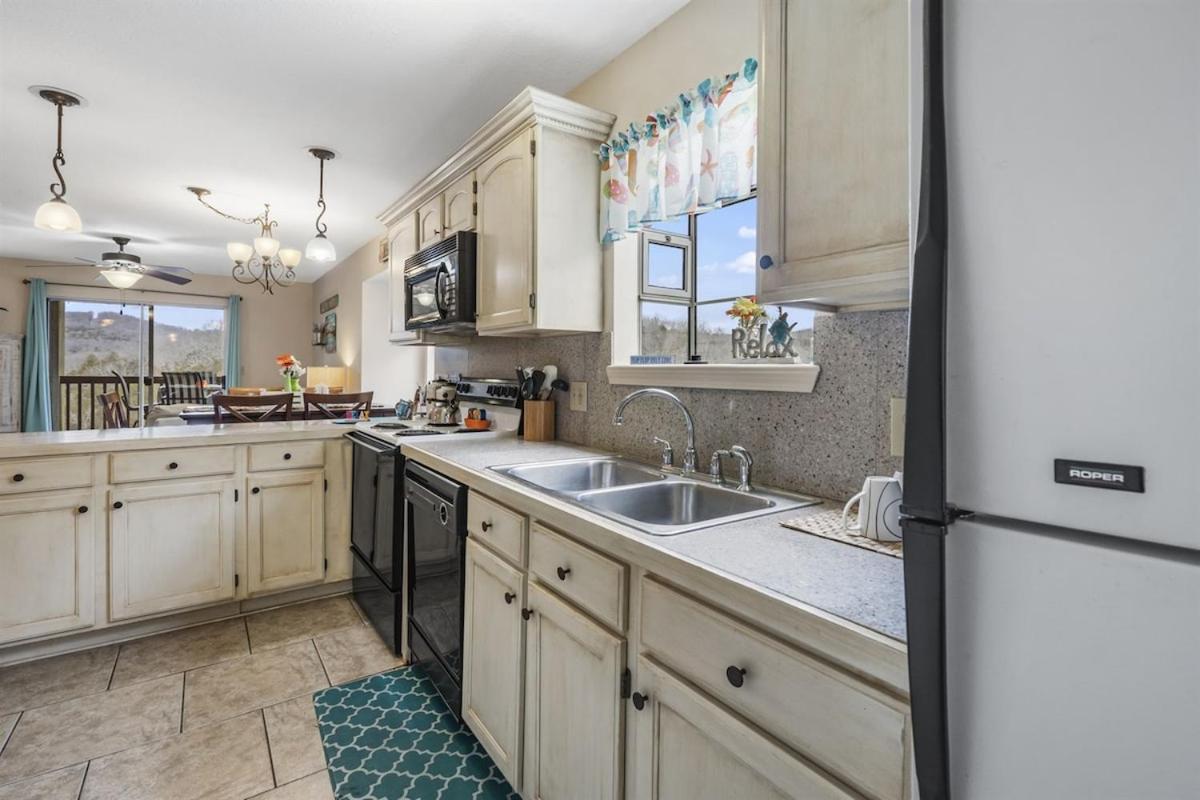 The Cove 9-4 By Sdc, Big Deck, Pool, Hot Tub, Lake View, No Stairs Apartment
