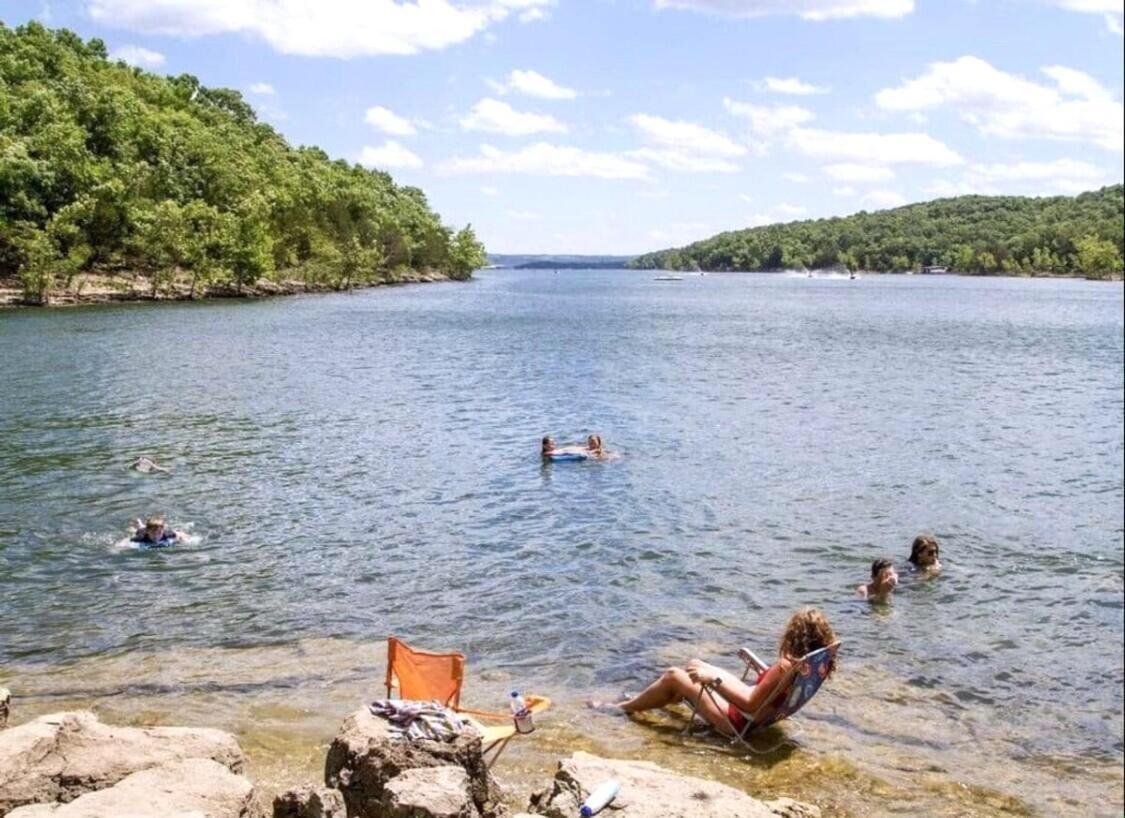 Apartment The Cove 9-4 By Sdc, Big Deck, Pool, Hot Tub, Lake View, No Stairs