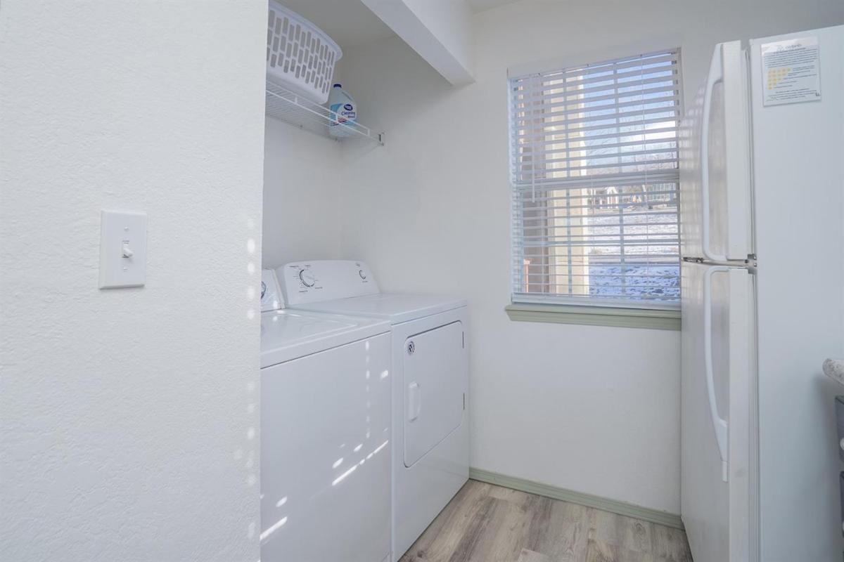 The Cove 5-3 By Sdc, Big Deck, Pool, Hot Tub, By Lake , No Stairs Apartment Branson