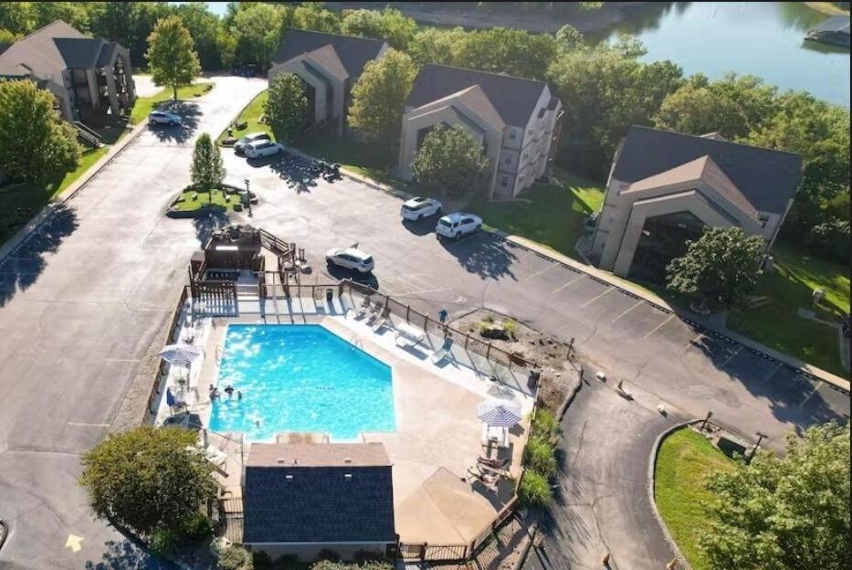 The Cove 5-3 By Sdc, Big Deck, Pool, Hot Tub, By Lake , No Stairs Branson