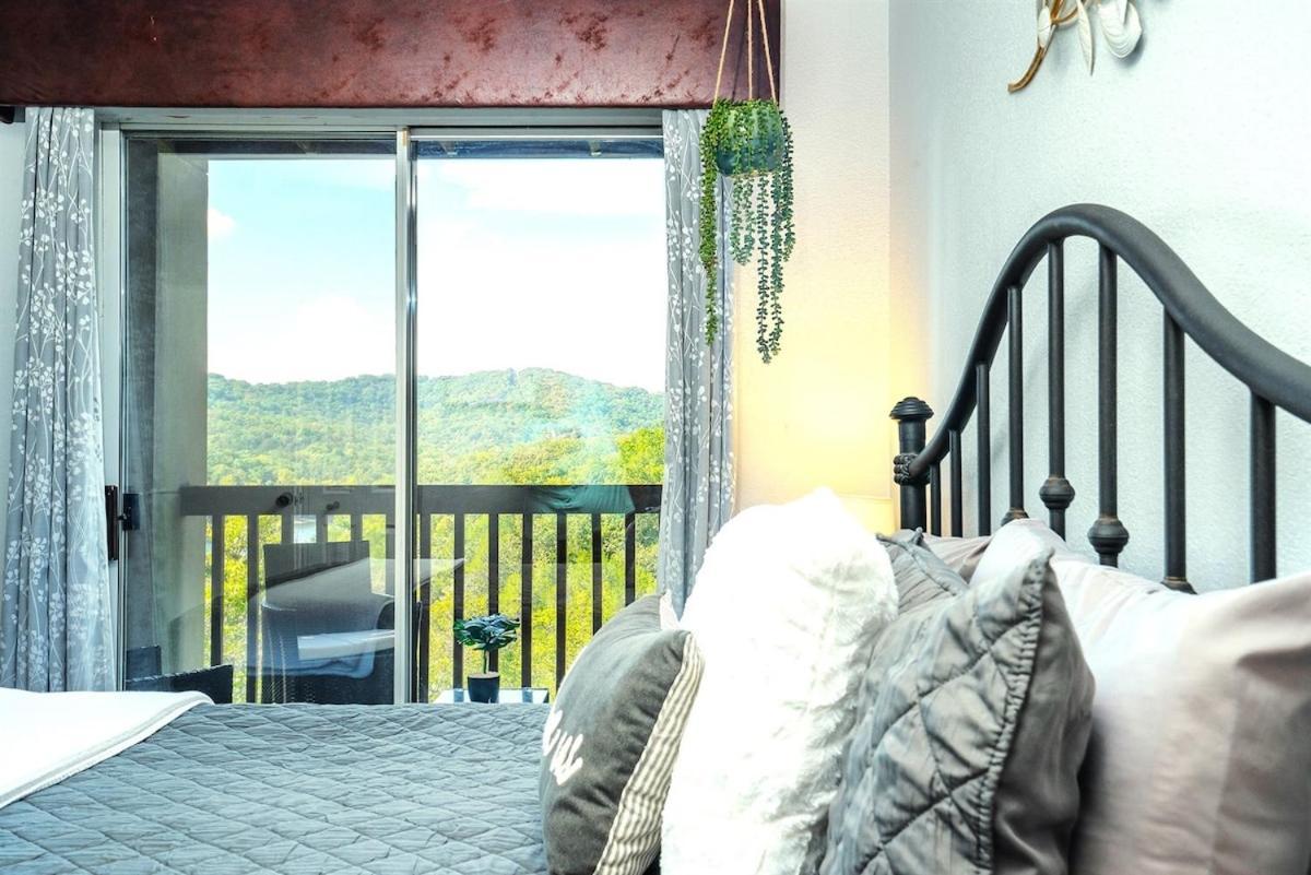 Apartment The Cove 8-3 By Sdc, Big Deck, Pool, Hot Tub, Lake View, No Stairs Branson