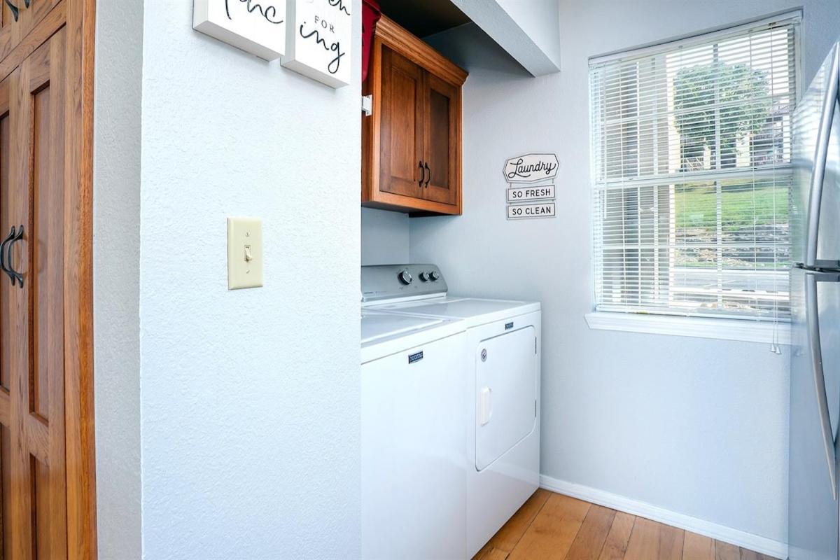 The Cove 8-3 By Sdc, Big Deck, Pool, Hot Tub, Lake View, No Stairs Apartment