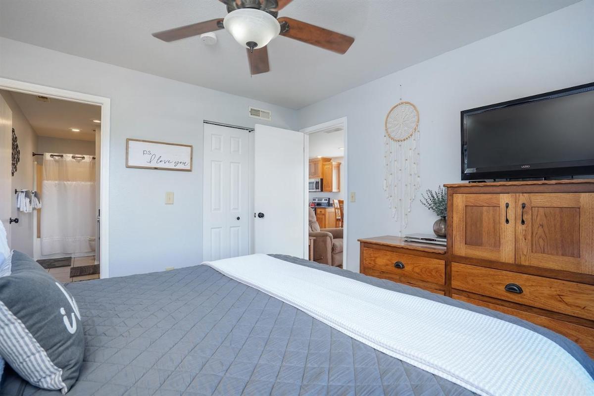 Apartment The Cove 8-3 By Sdc, Big Deck, Pool, Hot Tub, Lake View, No Stairs *